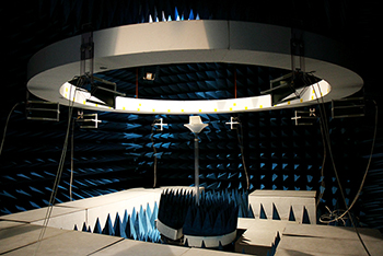 写真２ 産学連携研究センターマイクロ波棟電波暗室