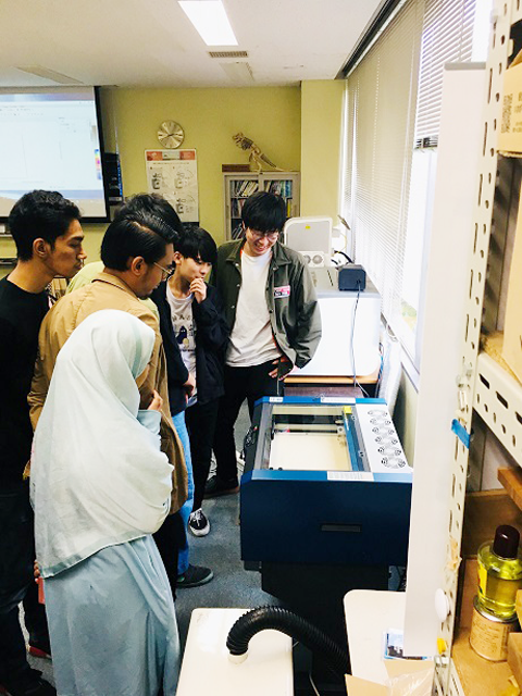 レーザー加工機の説明
