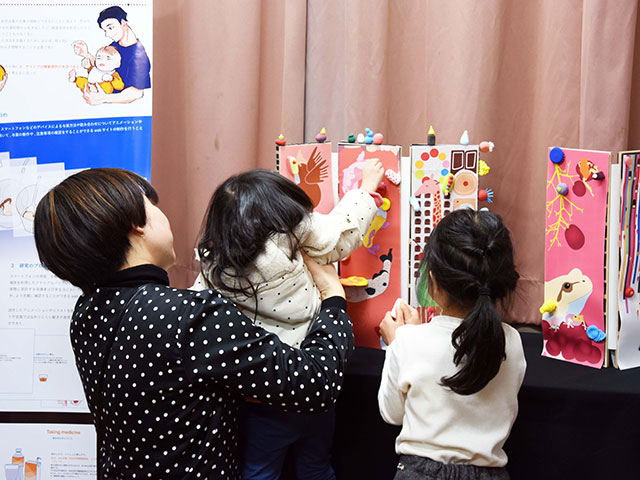 第30回 拓殖大学デザイン学科 情報・デザイン工学専攻の卒業修了展が開催されました03
