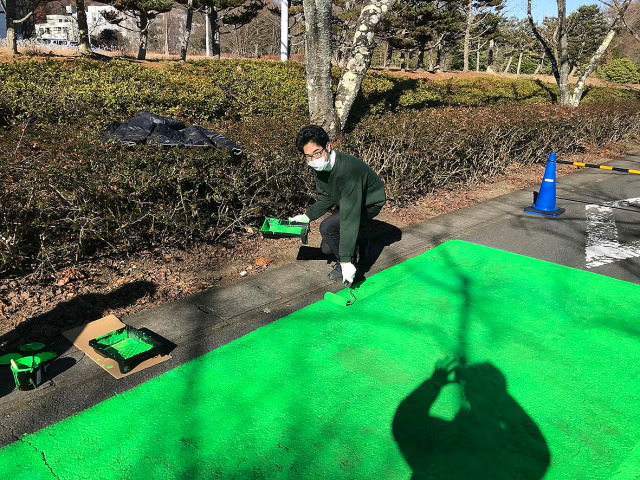 八王子国際キャンパスに交通安全立体路面標示を設置しました5