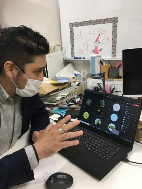 「デザイン学科2年生によるコロナ禍のハイブリッド授業」 レーザー加工機で時計を制作(㈱LDFとの共同演習)5