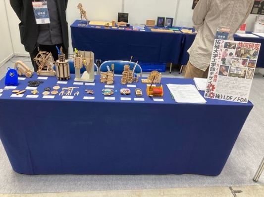 「産業交流展2022」にデザイン学科3年生が参加しました1