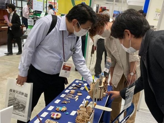 「産業交流展2022」にデザイン学科3年生が参加しました3
